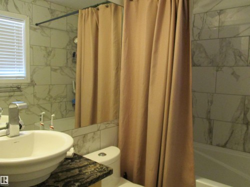 14043 134 Street, Edmonton, AB - Indoor Photo Showing Bathroom