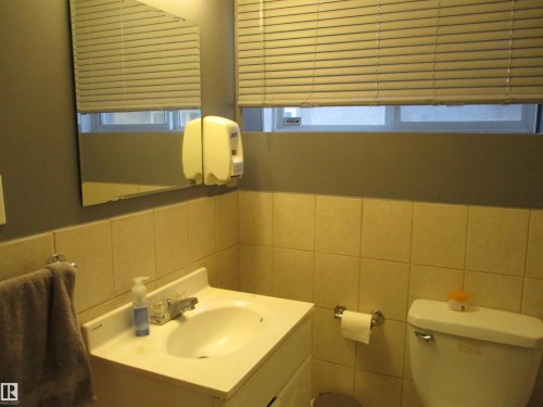 14043 134 Street, Edmonton, AB - Indoor Photo Showing Bathroom