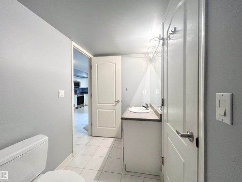 1402 10909 103 Avenue, Edmonton, AB - Indoor Photo Showing Bathroom