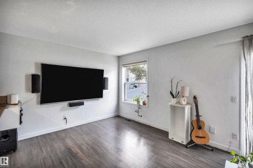123 150 Edwards Drive, Edmonton, AB - Indoor Photo Showing Living Room