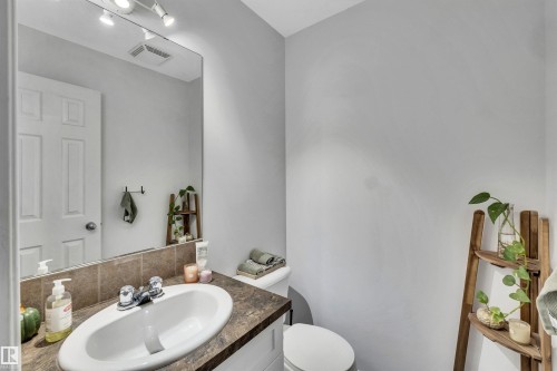 123 150 Edwards Drive, Edmonton, AB - Indoor Photo Showing Bathroom