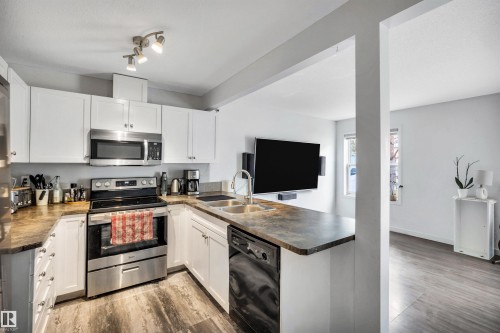 123 150 Edwards Drive, Edmonton, AB - Indoor Photo Showing Kitchen With Double Sink