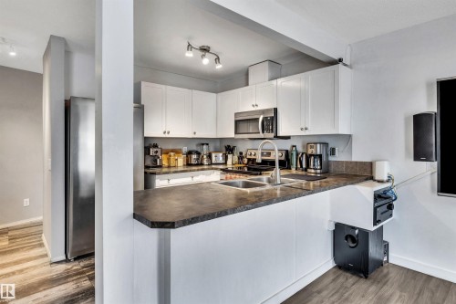 123 150 Edwards Drive, Edmonton, AB - Indoor Photo Showing Kitchen With Double Sink