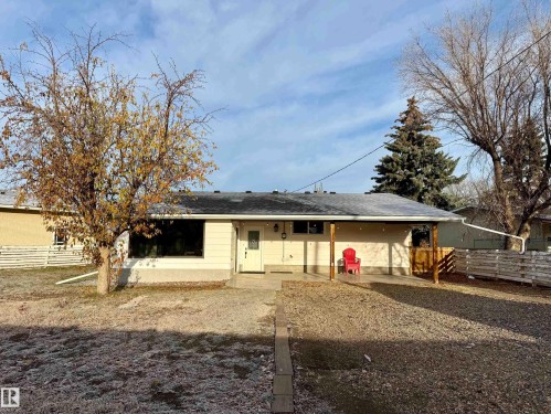 4525 51 Street, Vegreville, AB - Outdoor