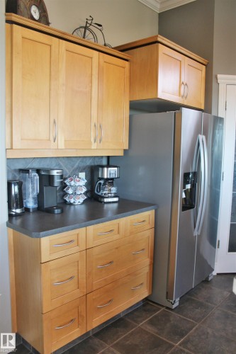 26 Longview Drive, Spruce Grove, AB - Indoor Photo Showing Kitchen