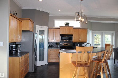 26 Longview Drive, Spruce Grove, AB - Indoor Photo Showing Kitchen