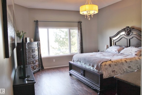 26 Longview Drive, Spruce Grove, AB - Indoor Photo Showing Bedroom