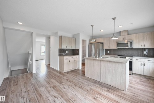 3 2215 24 Street, Edmonton, AB - Indoor Photo Showing Kitchen With Stainless Steel Kitchen With Upgraded Kitchen