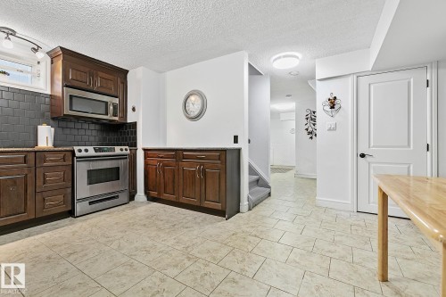 13016 79 Street, Edmonton, AB - Indoor Photo Showing Kitchen