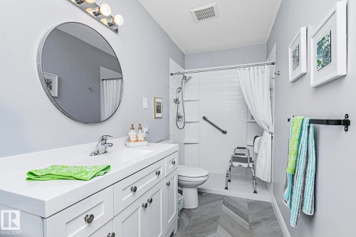 13016 79 Street, Edmonton, AB - Indoor Photo Showing Bathroom