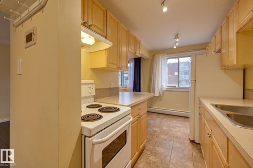 105 10621 79 Avenue, Edmonton, AB - Indoor Photo Showing Kitchen