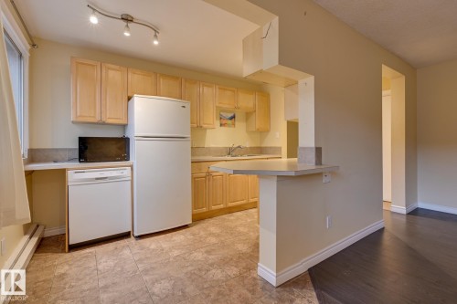 105 10621 79 Avenue, Edmonton, AB - Indoor Photo Showing Kitchen