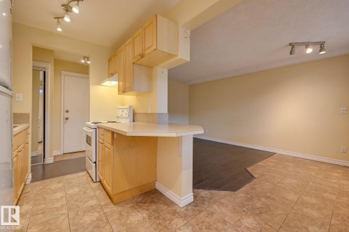 105 10621 79 Avenue, Edmonton, AB - Indoor Photo Showing Kitchen