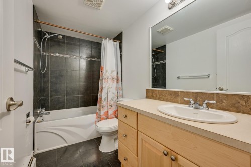 105 10621 79 Avenue, Edmonton, AB - Indoor Photo Showing Bathroom