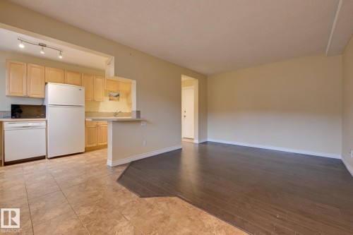 105 10621 79 Avenue, Edmonton, AB - Indoor Photo Showing Kitchen