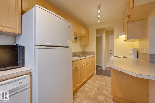 105 10621 79 Avenue, Edmonton, AB - Indoor Photo Showing Kitchen