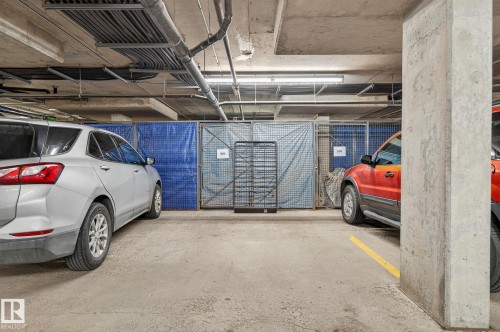 100 10531 117 Street, Edmonton, AB - Indoor Photo Showing Garage