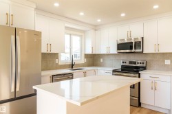 3710 41 Avenue  Edmonton, AB T6L 5M2