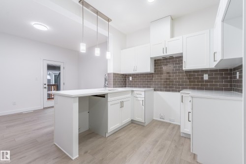 49 2710 66 Street, Edmonton, AB - Indoor Photo Showing Kitchen With Upgraded Kitchen