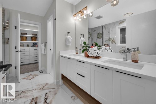 1127 Gyrfalcon Crescent, Edmonton, AB - Indoor Photo Showing Bathroom