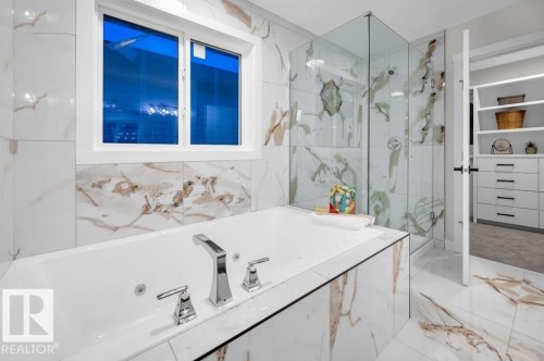 1127 Gyrfalcon Crescent, Edmonton, AB - Indoor Photo Showing Bathroom