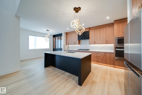 101 Starling Way, Fort Saskatchewan, AB - Indoor Photo Showing Kitchen