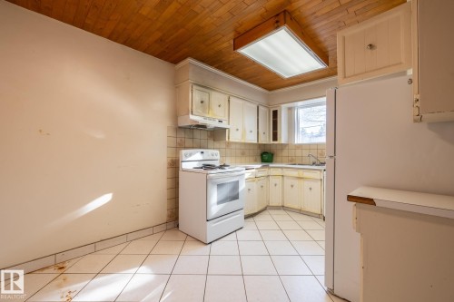 11819 87 Avenue, Edmonton, AB - Indoor Photo Showing Kitchen