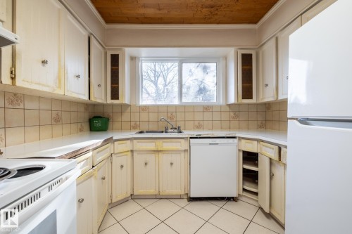 11819 87 Avenue, Edmonton, AB - Indoor Photo Showing Kitchen