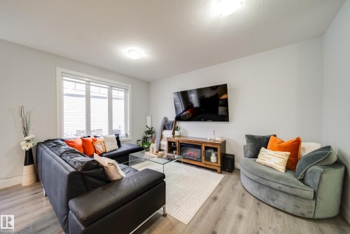 44 4835 Wright Drive, Edmonton, AB - Indoor Photo Showing Living Room