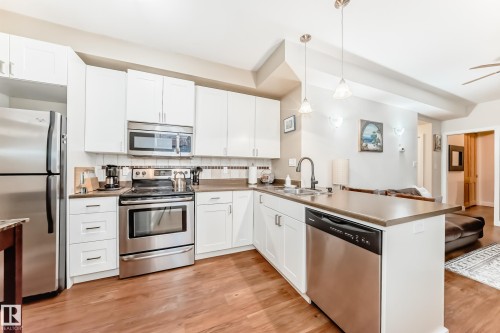 2 Mount Royal Drive, St. Albert, AB - Indoor Photo Showing Kitchen