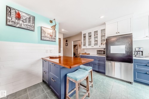 2 Mount Royal Drive, St. Albert, AB - Indoor Photo Showing Kitchen