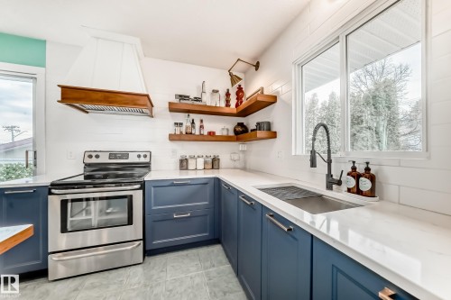 2 Mount Royal Drive, St. Albert, AB - Indoor Photo Showing Kitchen