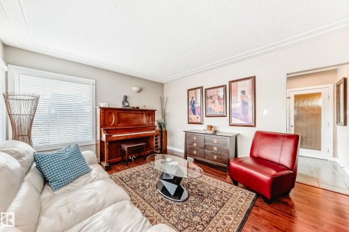 2 Mount Royal Drive, St. Albert, AB - Indoor Photo Showing Living Room