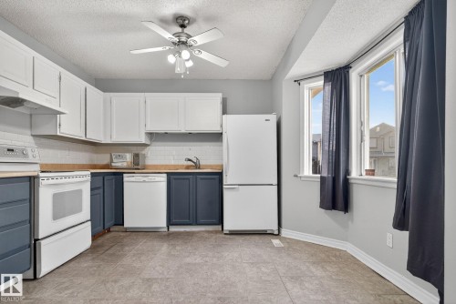 17204 96 Street, Edmonton, AB - Indoor Photo Showing Kitchen