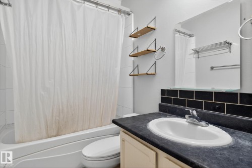 17204 96 Street, Edmonton, AB - Indoor Photo Showing Bathroom
