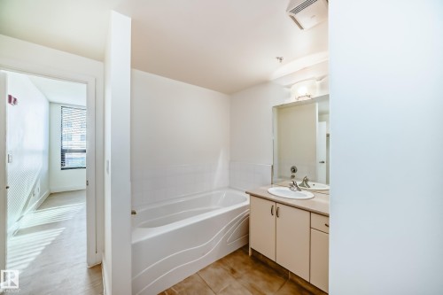703 10028 119 Street, Edmonton, AB - Indoor Photo Showing Bathroom