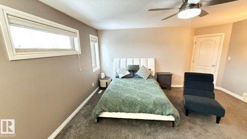 1076 Armitage Crescent, Edmonton, AB - Indoor Photo Showing Bedroom