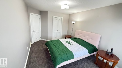 1076 Armitage Crescent, Edmonton, AB - Indoor Photo Showing Bedroom