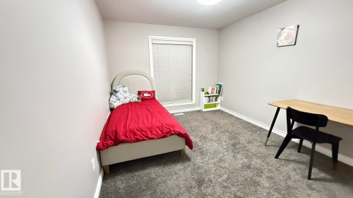 1076 Armitage Crescent, Edmonton, AB - Indoor Photo Showing Bedroom
