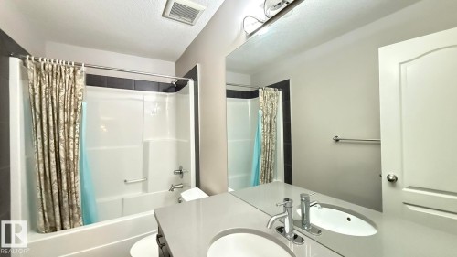 1076 Armitage Crescent, Edmonton, AB - Indoor Photo Showing Bathroom