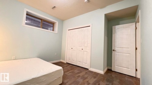 1076 Armitage Crescent, Edmonton, AB - Indoor Photo Showing Bedroom