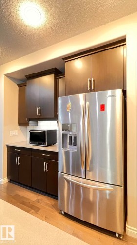 1076 Armitage Crescent, Edmonton, AB - Indoor Photo Showing Kitchen