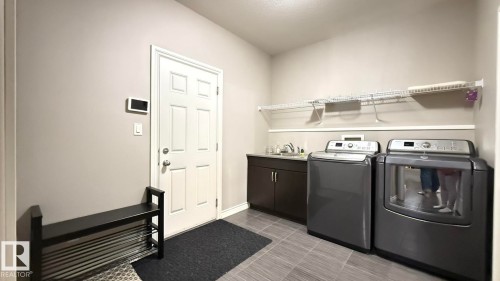 1076 Armitage Crescent, Edmonton, AB - Indoor Photo Showing Laundry Room