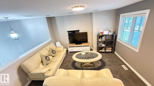 1076 Armitage Crescent, Edmonton, AB - Indoor