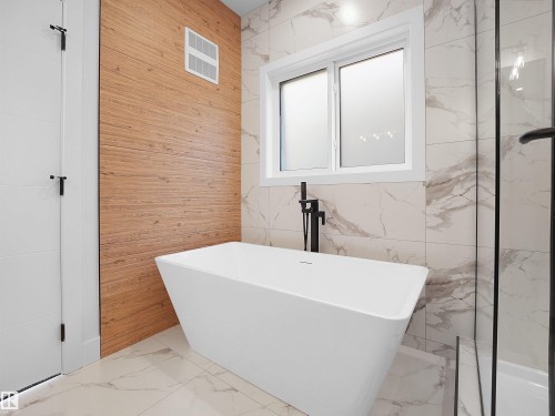 203 Crystal Creek Dr, Leduc, AB - Indoor Photo Showing Bathroom