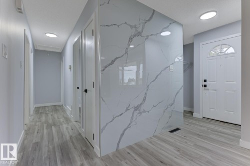 6208 137 Avenue, Edmonton, AB - Indoor Photo Showing Other Room