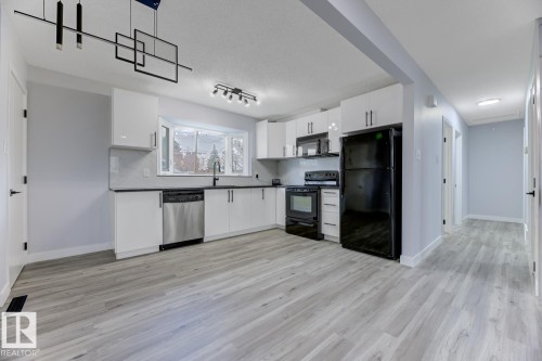 6208 137 Avenue, Edmonton, AB - Indoor Photo Showing Kitchen