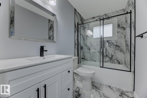 6208 137 Avenue, Edmonton, AB - Indoor Photo Showing Bathroom