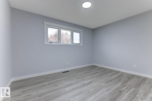 6208 137 Avenue, Edmonton, AB - Indoor Photo Showing Other Room