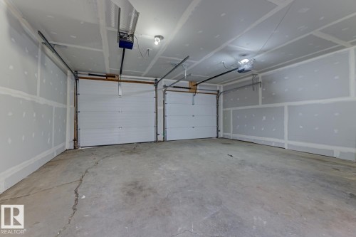 6208 137 Avenue, Edmonton, AB - Indoor Photo Showing Garage